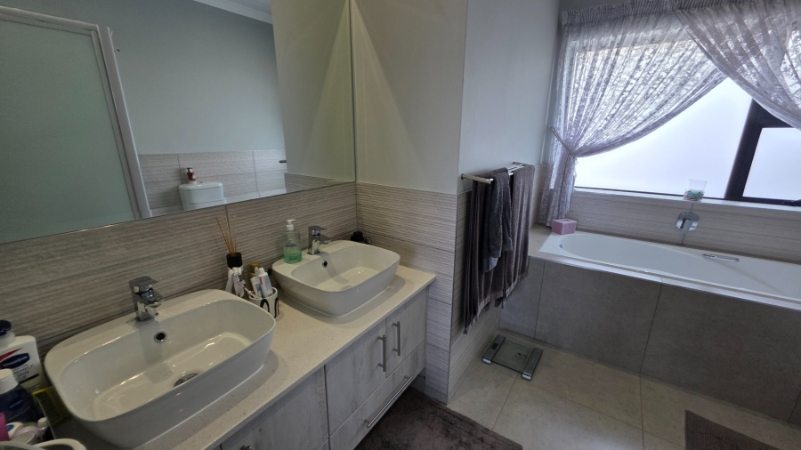 3 Bedroom Property for Sale in Island View Western Cape